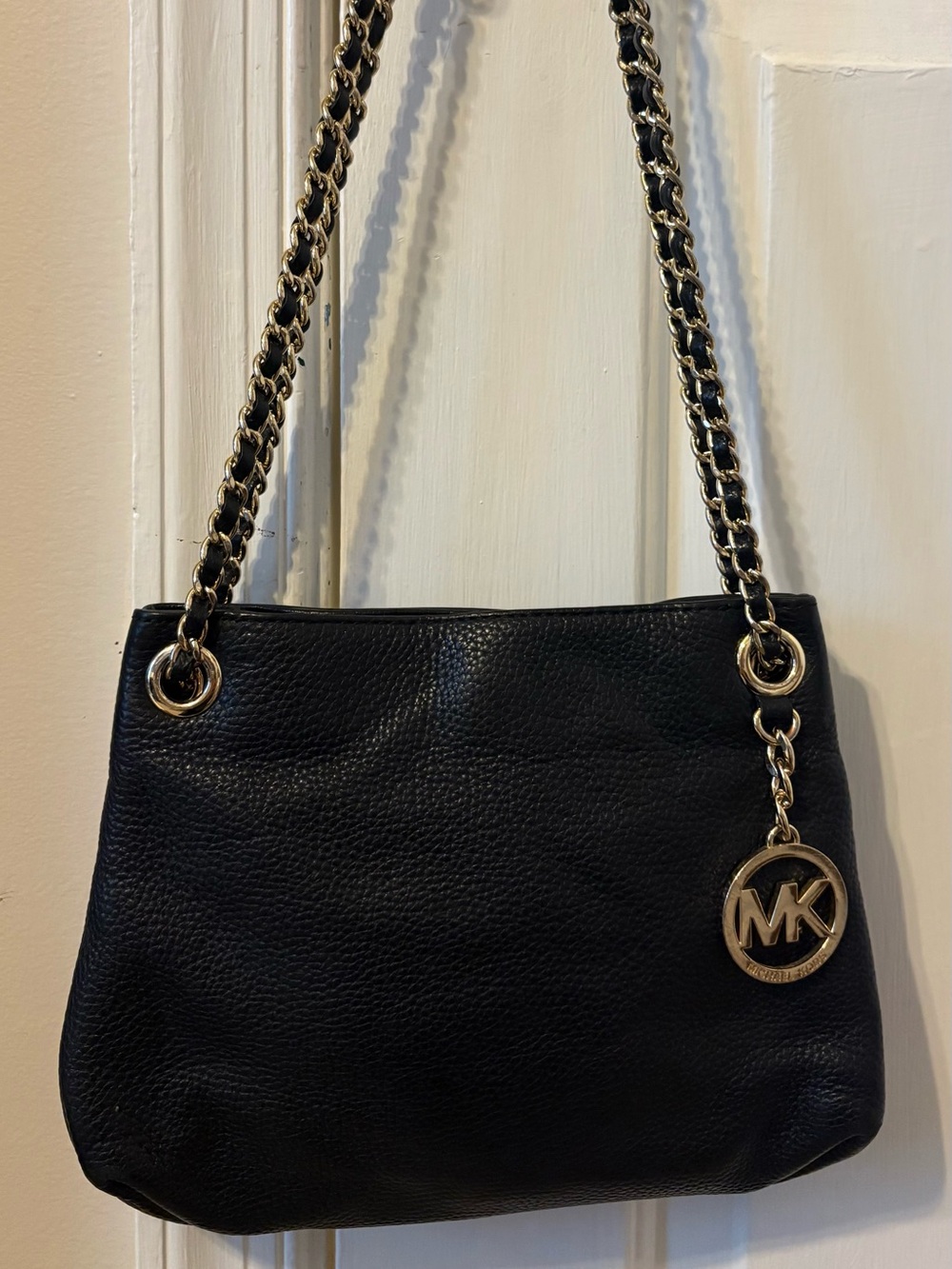 MICHAEL Michael Kors Black
Leather Jet Set Chain Shoulder purse!
